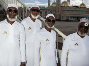 adidas-gandeng-desainer-muslim-prancis-rilis-koleksi-gamis-sepak-bola-multifungsi-untuk-kaum-pria_43