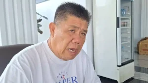 Hidayat-Arsani-pakai-baju-putih-ne