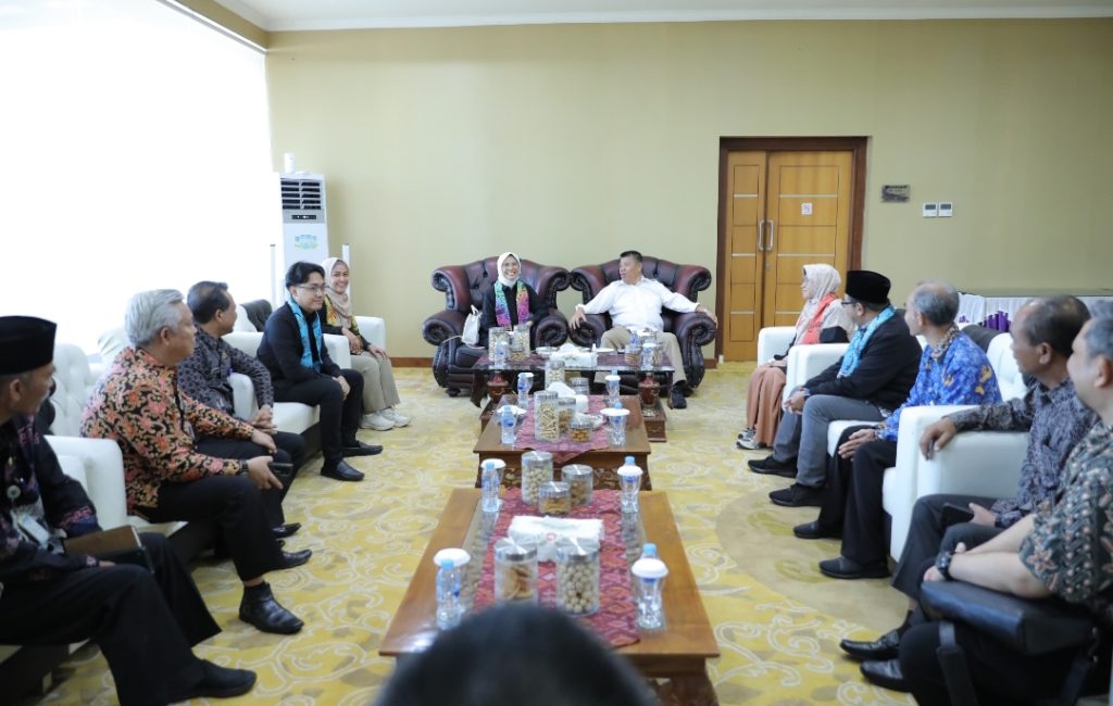 Screenshot_2026-04-16-12-32-50-484_com.whatsapp.w4b-edit