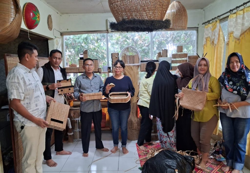 Screenshot_2026-04-25-15-57-41-642_com.whatsapp.w4b-edit