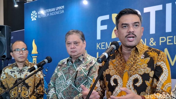 menteri-koordinator-bidang-perekonomian-airlangga-hartarto-dan-menteri-umkm-maman-abdurrahman-1782714658184_169