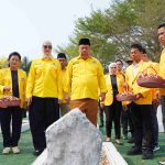 Hidayat Arsani Pimpin Ziarah ke TMP Pawitralaya Dalam Peringati HUT ke-62 Partai Golkar