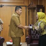 Gubernur Hidayat Terima Bantuan Rp94,7 Juta dari BPJS Ketenagakerjaan untuk Korban Kebakaran Dusun Serdang